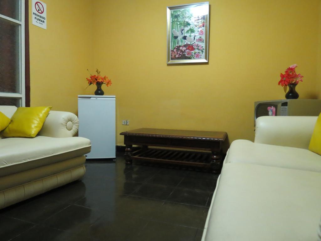 Residencial El Sol De Los Pinos Bed & Breakfast Трухильо Екстериор снимка