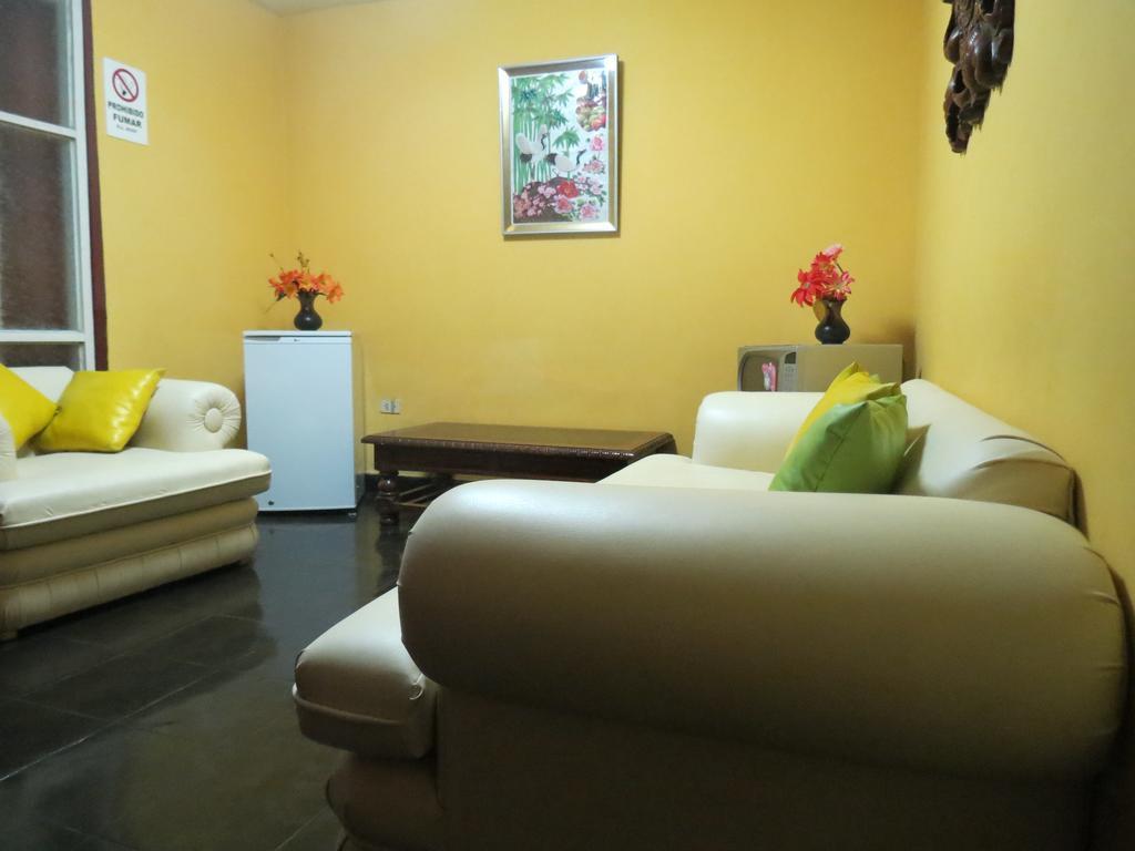 Residencial El Sol De Los Pinos Bed & Breakfast Трухильо Екстериор снимка
