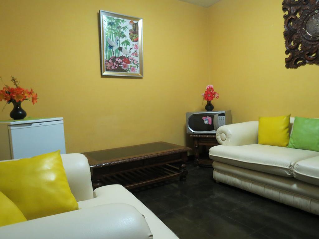 Residencial El Sol De Los Pinos Bed & Breakfast Трухильо Екстериор снимка