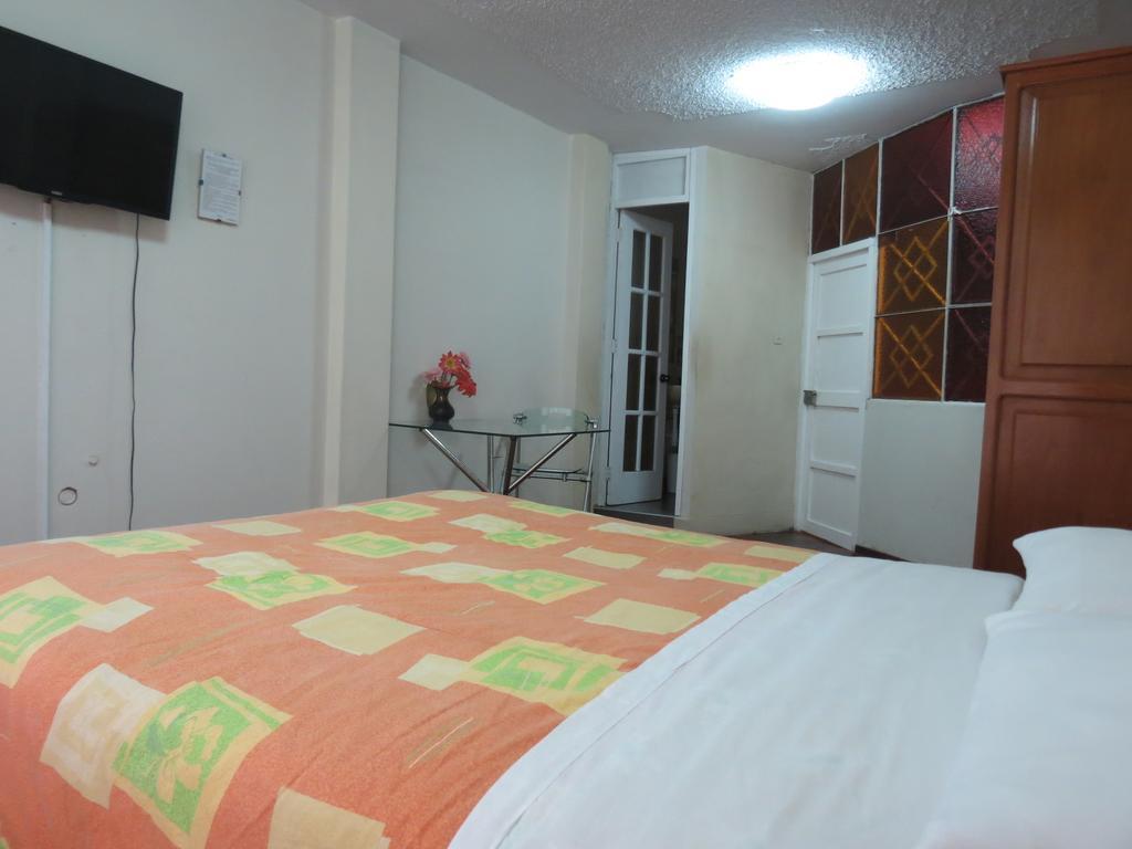 Residencial El Sol De Los Pinos Bed & Breakfast Трухильо Екстериор снимка