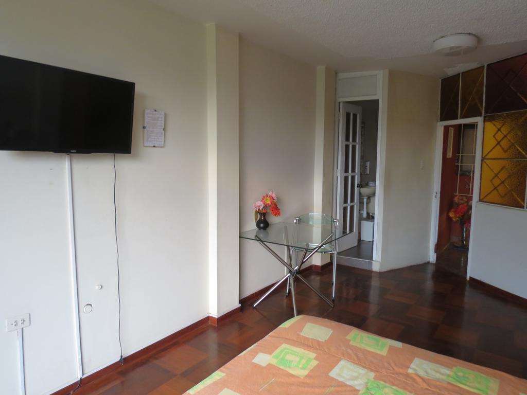 Residencial El Sol De Los Pinos Bed & Breakfast Трухильо Екстериор снимка