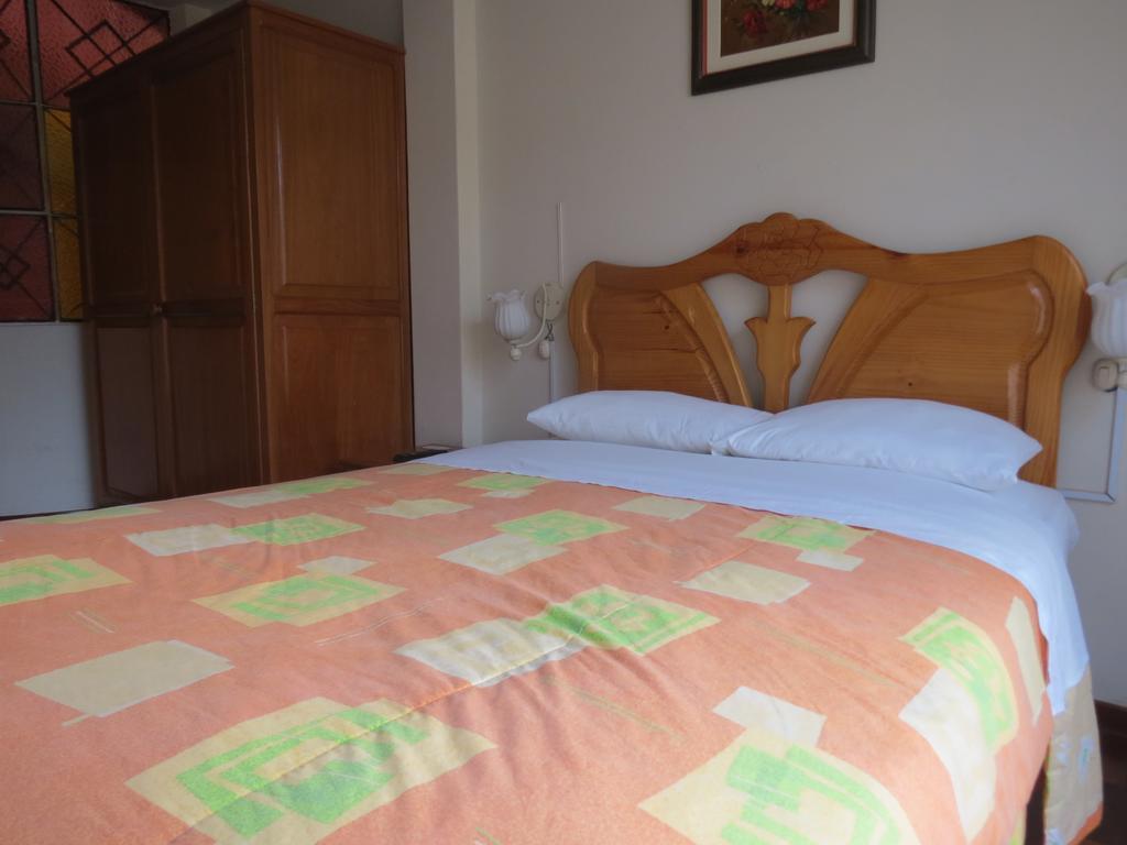Residencial El Sol De Los Pinos Bed & Breakfast Трухильо Екстериор снимка
