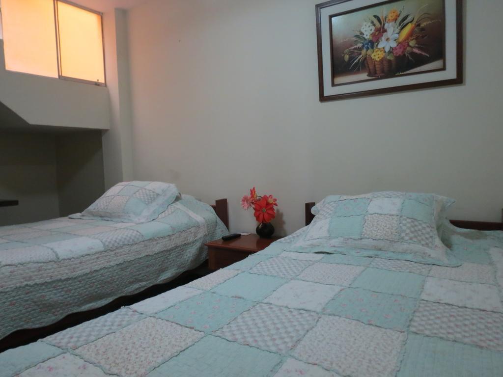 Residencial El Sol De Los Pinos Bed & Breakfast Трухильо Екстериор снимка