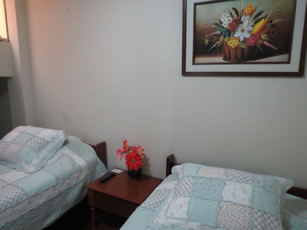 Residencial El Sol De Los Pinos Bed & Breakfast Трухильо Екстериор снимка