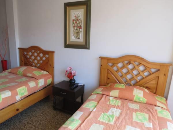 Residencial El Sol De Los Pinos Bed & Breakfast Трухильо Екстериор снимка