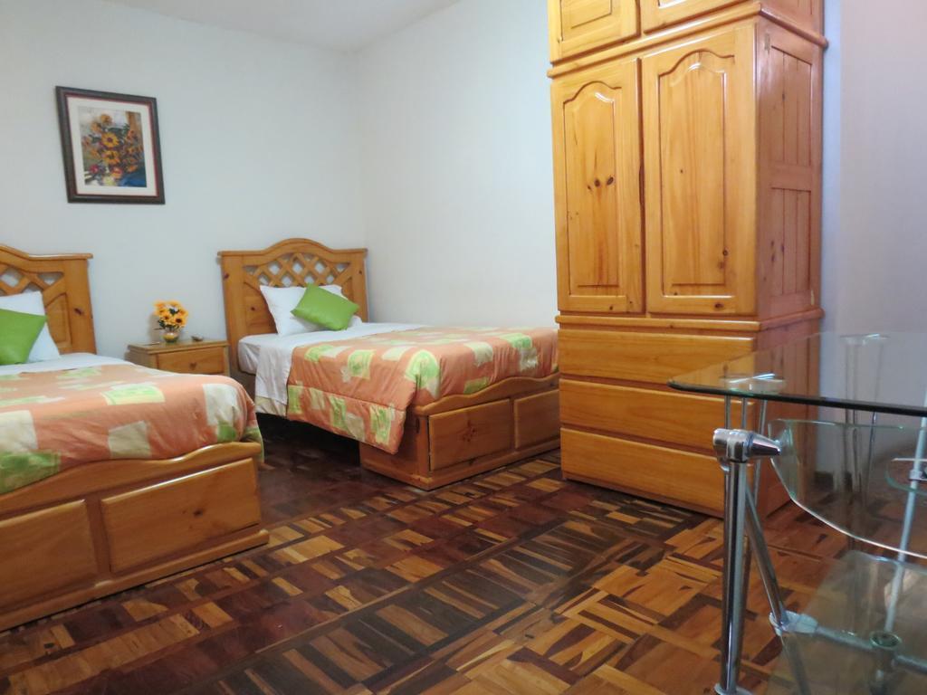 Residencial El Sol De Los Pinos Bed & Breakfast Трухильо Екстериор снимка