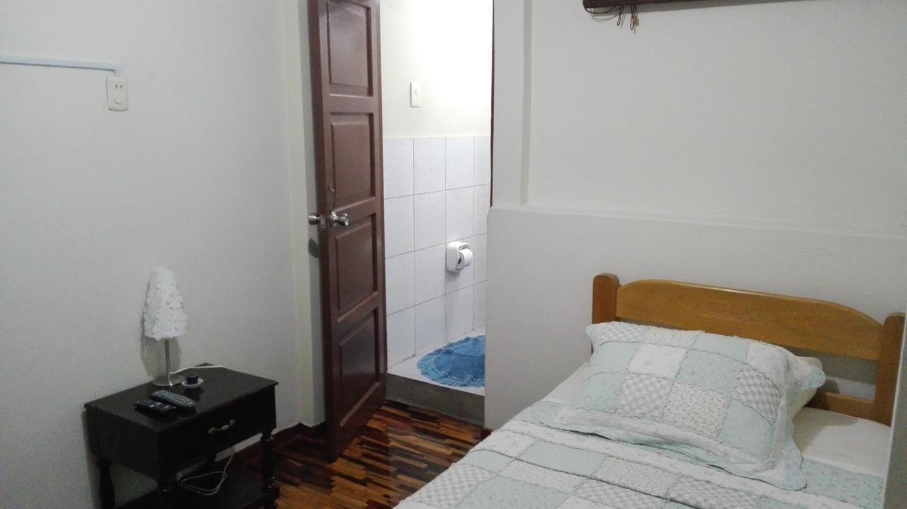 Residencial El Sol De Los Pinos Bed & Breakfast Трухильо Екстериор снимка